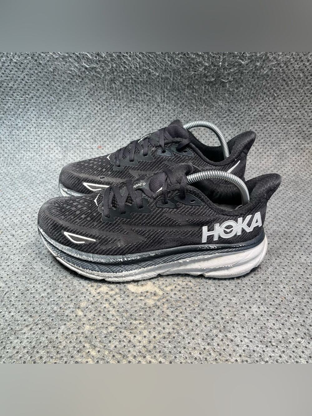Hoka One One Clifton 9 Black Running Shoes Size 9 Women’s
